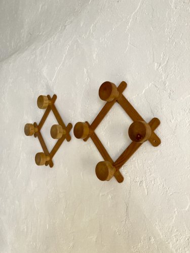 Paire de porte-manteaux accordéon en bois