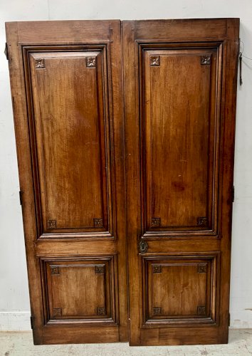 Paire de portes a deux panneaux en noyer massif XVIII siècle