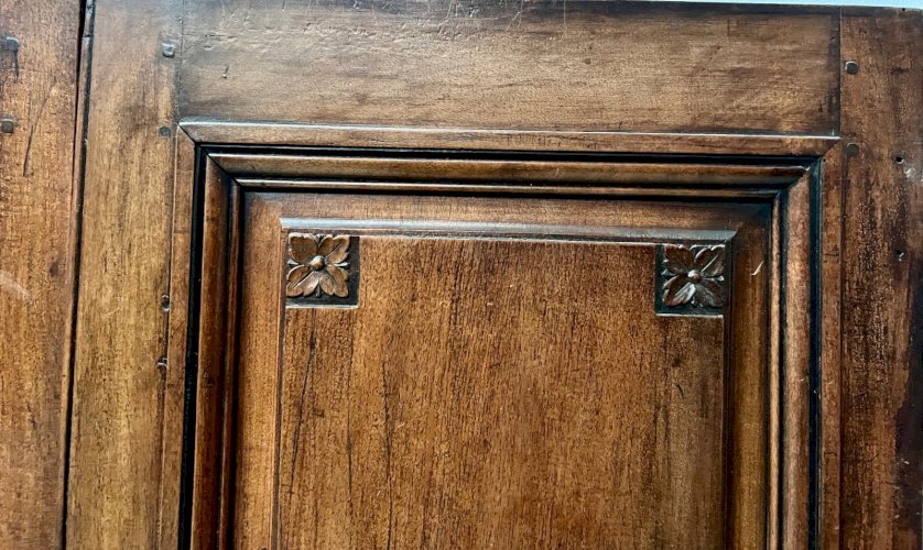 Paire de portes a deux panneaux en noyer massif XVIII siècle