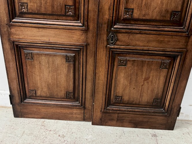 Paire de portes a deux panneaux en noyer massif XVIII siècle