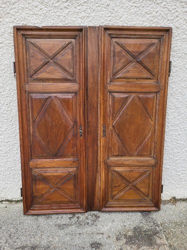 PAIRE DE PORTES LOUIS XIV EN NOYER DU XIX ème SIECLE