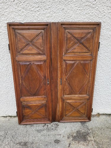 PAIRE DE PORTES LOUIS XIV EN NOYER DU XIX ème SIECLE