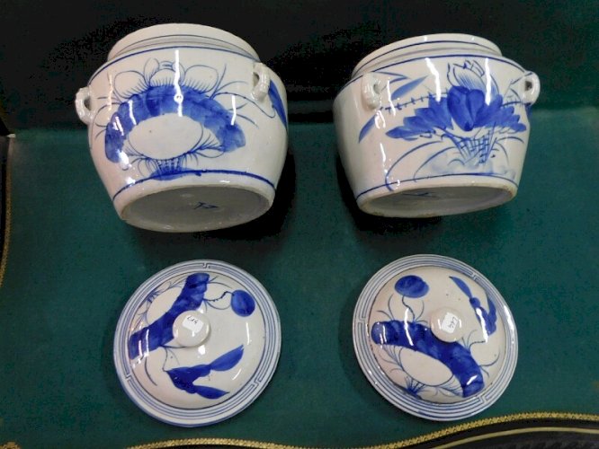 PAIRE DE POTS ASIATIQUES EN FAÏENCE
