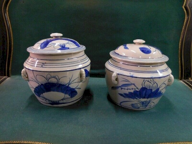 PAIRE DE POTS ASIATIQUES EN FAÏENCE