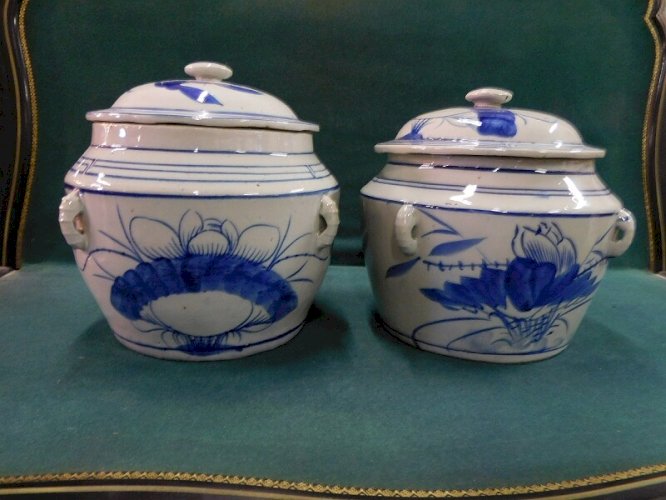 PAIRE DE POTS ASIATIQUES EN FAÏENCE