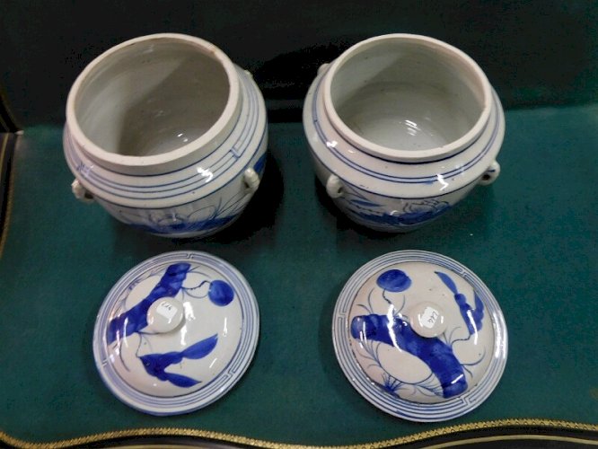 PAIRE DE POTS ASIATIQUES EN FAÏENCE