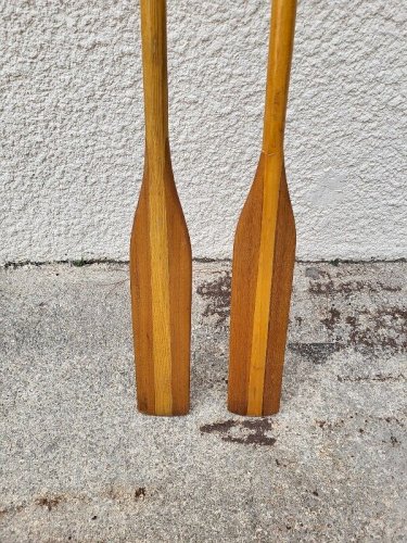 PAIRE DE RAMES DE BATEAU EN BOIS