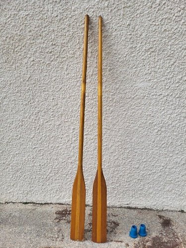 PAIRE DE RAMES DE BATEAU EN BOIS
