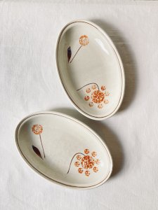 Pair of vintage earthenware serving dishes from Sarreguemines, hand-painted floral decor, 1970s.