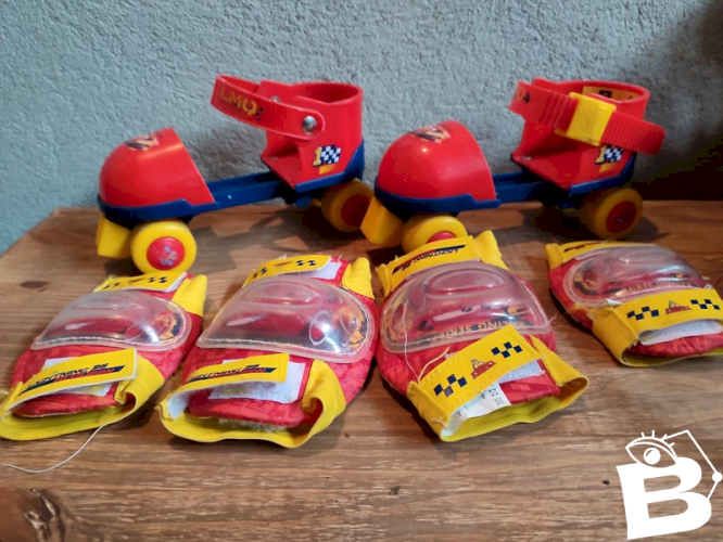 Paire de rollers cars avec accessoires en bon état