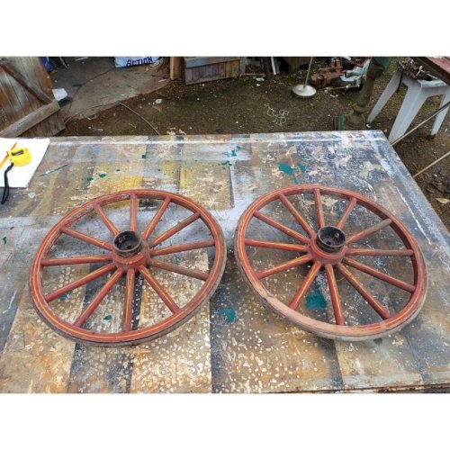 Paire de Roues Anciennes en Bois et Gomme
