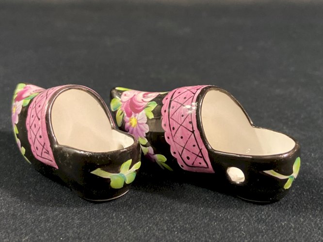 Paire de sabots miniatures en faïence de Clamecy signée Colas possibilité 4