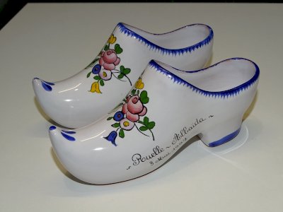 - PAIRE de SABOTS ROULLET RENOLEAU  XXe COLLECTION DECO VITRINE   D