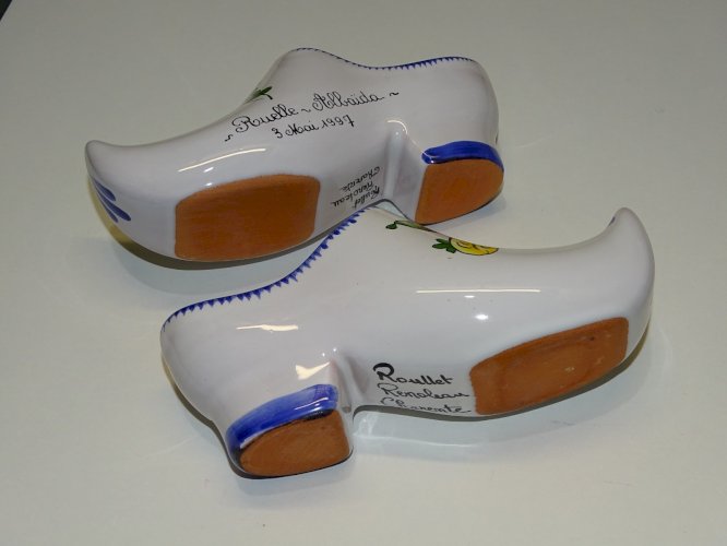 - PAIRE de SABOTS ROULLET RENOLEAU  XXe COLLECTION DECO VITRINE   D