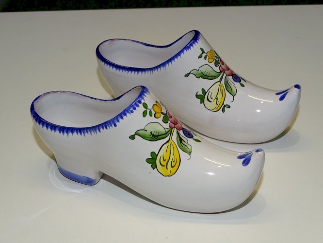 - PAIRE de SABOTS ROULLET RENOLEAU  XXe COLLECTION DECO VITRINE   D