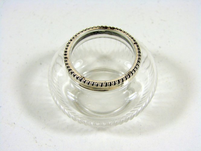 Paire de Salerons Cristal Moulé Monture Argent à Décor Perlé Poinçons H - 3,5 cm