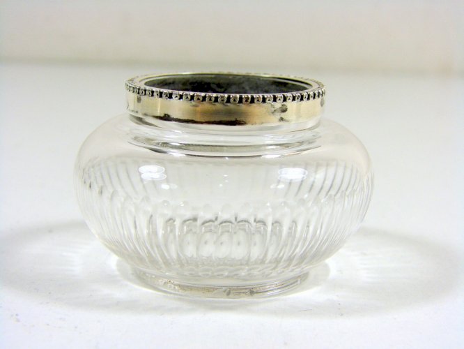 Paire de Salerons Cristal Moulé Monture Argent à Décor Perlé Poinçons H - 3,5 cm