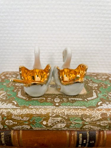 Paire de salerons cygnes blanc & or porcelaine de Limoges