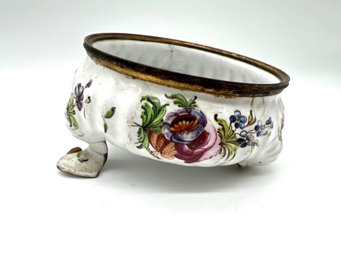 Paire de salerons en cuivre émaillé polychrome – XVIIIᵉ siècle