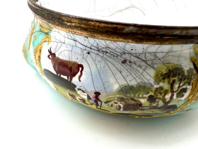 Paire de salerons XVIIIe en cuivre émaillé polychrome – décor pastoral – Louvre