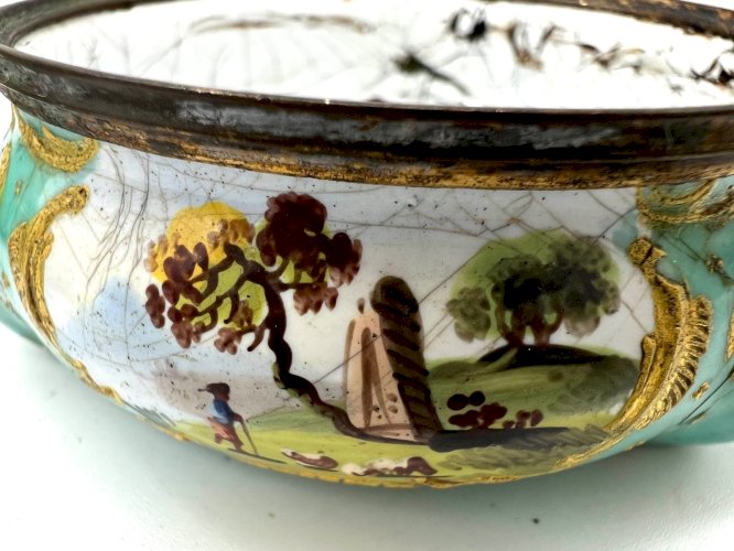 Paire de salerons XVIIIe en cuivre émaillé polychrome – décor pastoral – Louvre