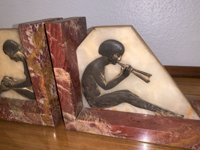 Paire de serre livres 1920's marbre et régule style Chiparus lectrice musicienne