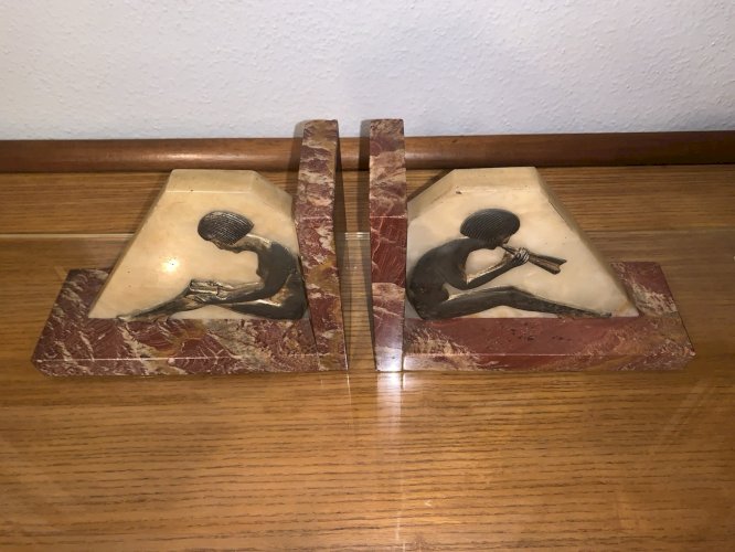 Paire de serre livres 1920's marbre et régule style Chiparus lectrice musicienne