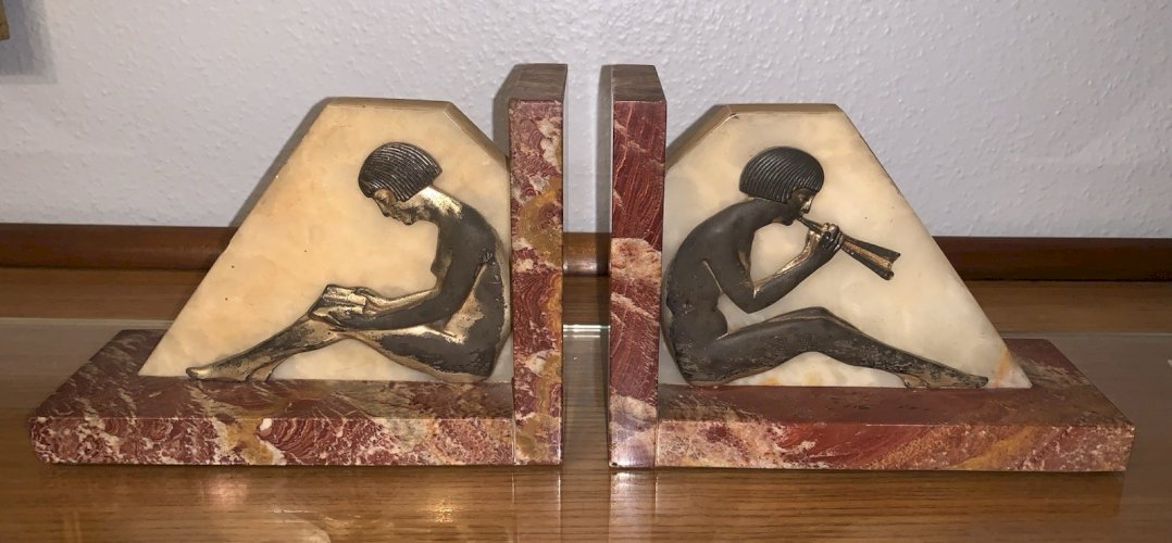 Paire de serre livres 1920's marbre et régule style Chiparus lectrice musicienne