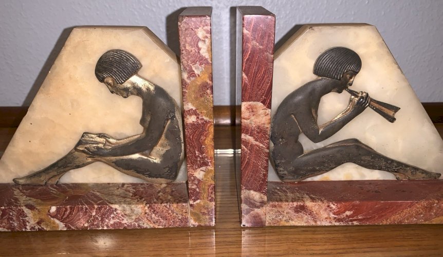 Paire de serre livres 1920's marbre et régule style Chiparus lectrice musicienne