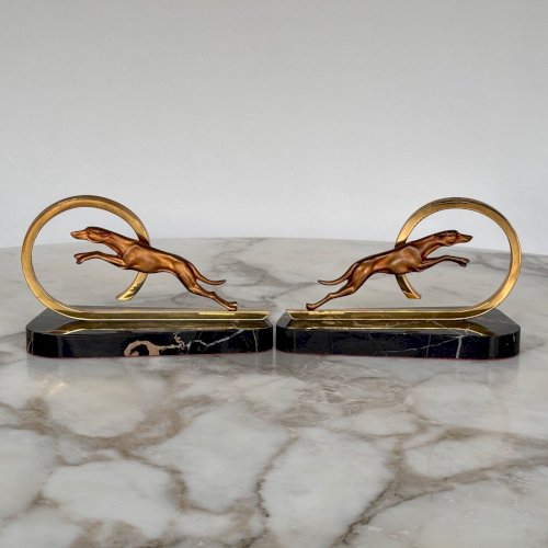 Paire de serre-livres Art Déco 1930 en bronze décor de lévrier M4016