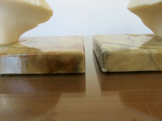 PAIRE DE SERRE LIVRES  BUSTE FEMME  EN MARBRE ART DECO VINTAGE 
