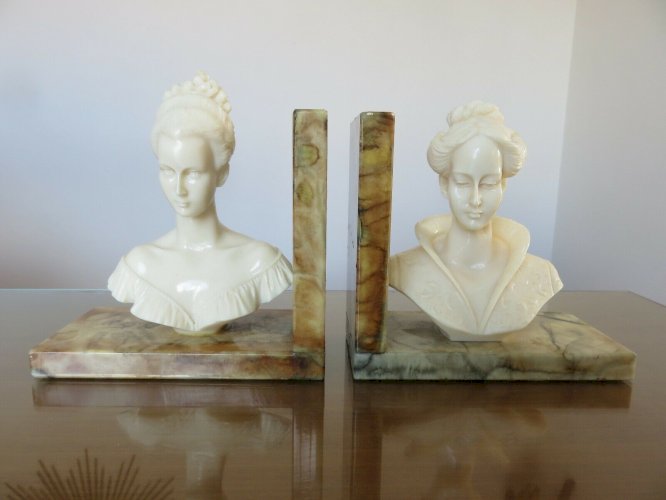 PAIRE DE SERRE LIVRES  BUSTE FEMME  EN MARBRE ART DECO VINTAGE 