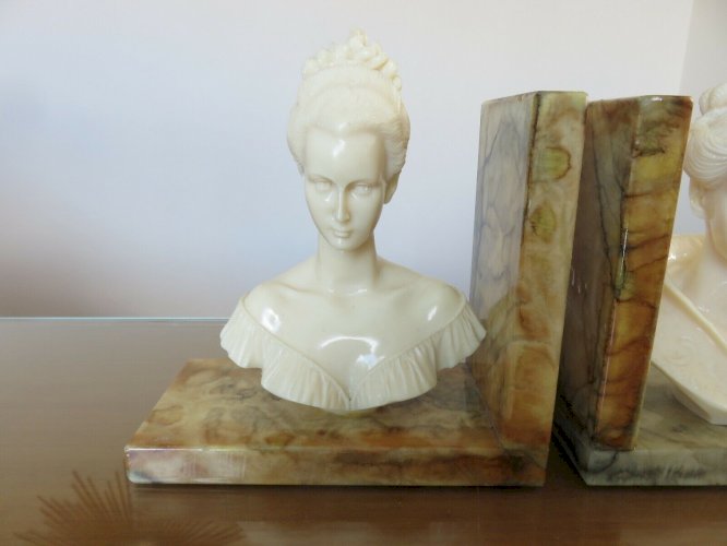 PAIRE DE SERRE LIVRES  BUSTE FEMME  EN MARBRE ART DECO VINTAGE 