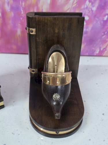 paire de serre livres en bois et cuivre sabot kitsch