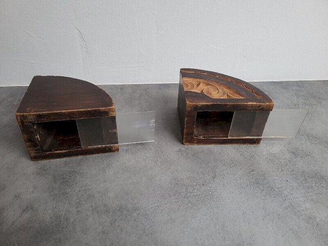 PAIRE DE SERRE LIVRES EN BOIS TIRELIRE