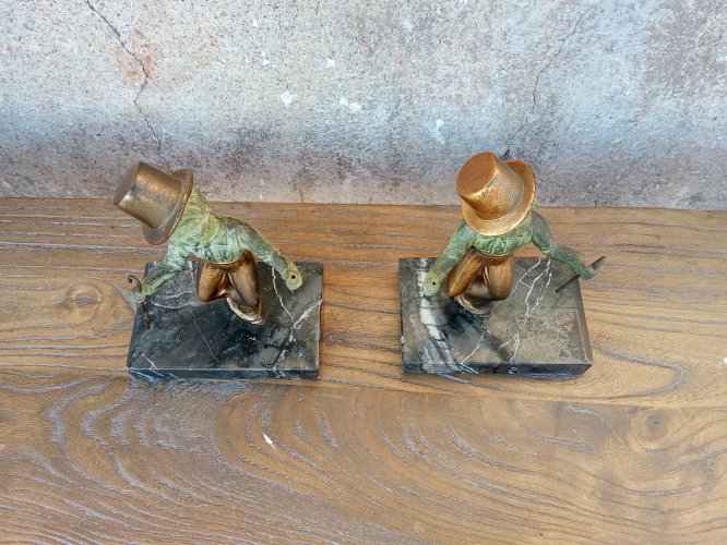 Paire de serre-livres original en métal patiné