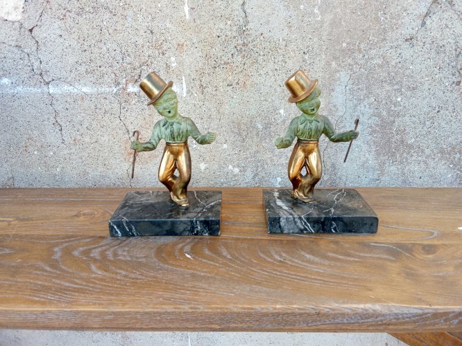 Paire de serre-livres original en métal patiné