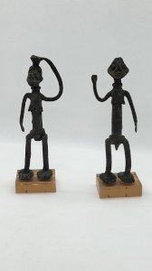 PAIRE DE STATUES AFRICAINES EN BRONZE SUR SOCLE EN PLEXIGLAS N°3