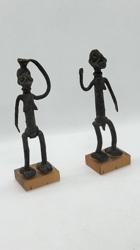 PAIRE DE STATUES AFRICAINES EN BRONZE SUR SOCLE EN PLEXIGLAS N°3