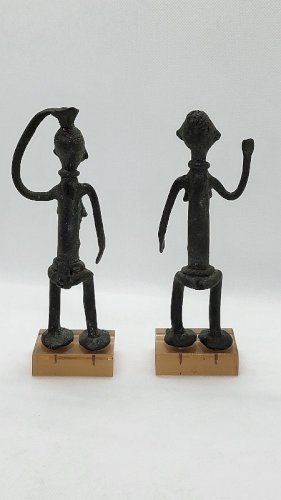 PAIRE DE STATUES AFRICAINES EN BRONZE SUR SOCLE EN PLEXIGLAS N°3