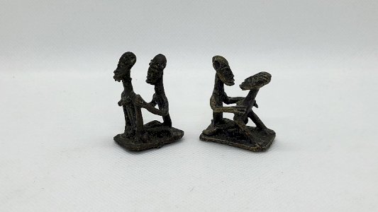 PAIRE DE STATUETTES EROTIQUES EN BRONZE AFRICAIN N°6