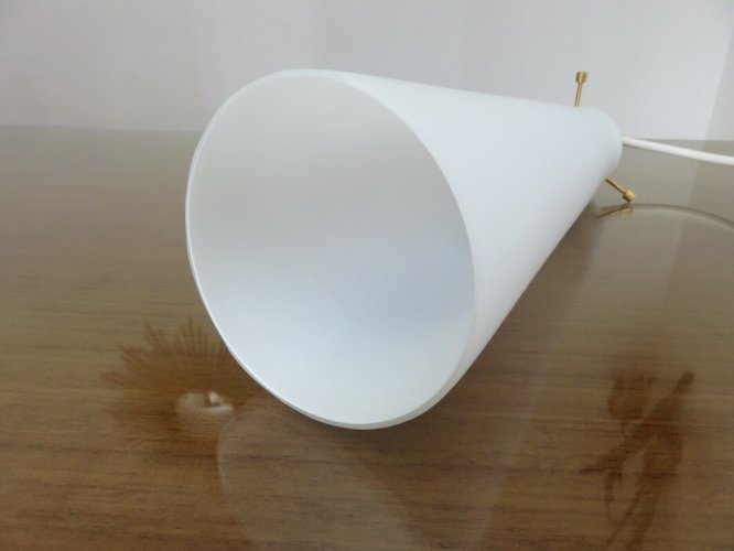 PAIRE DE SUSPENSIONS SCANDINAVES OPALINE ET LAITON ANNEES 60 70 VINTAGE