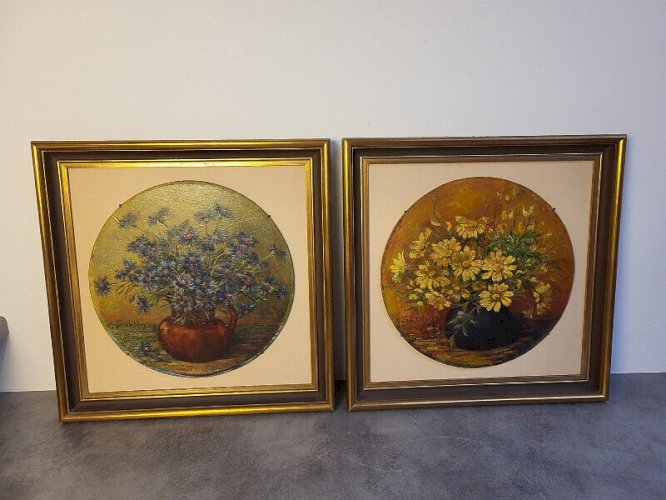 PAIRE DE TABLEAUX HUILE SUR PANNEAU MEDAILLONS SIGNE M.SOMBSTHAY DU XIX ème