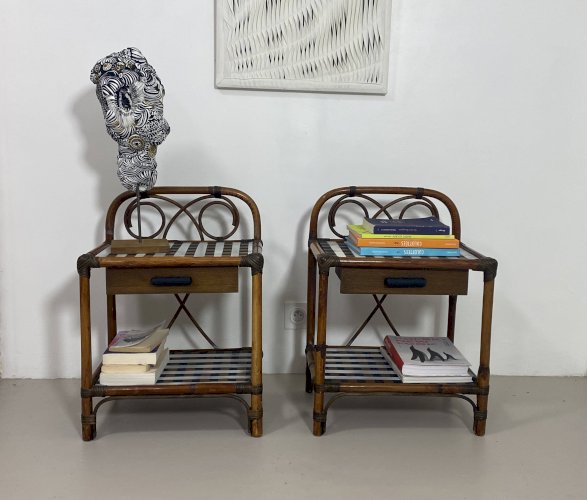 Paire de tables de chevet en rotin et damier noir et blanc, années 70