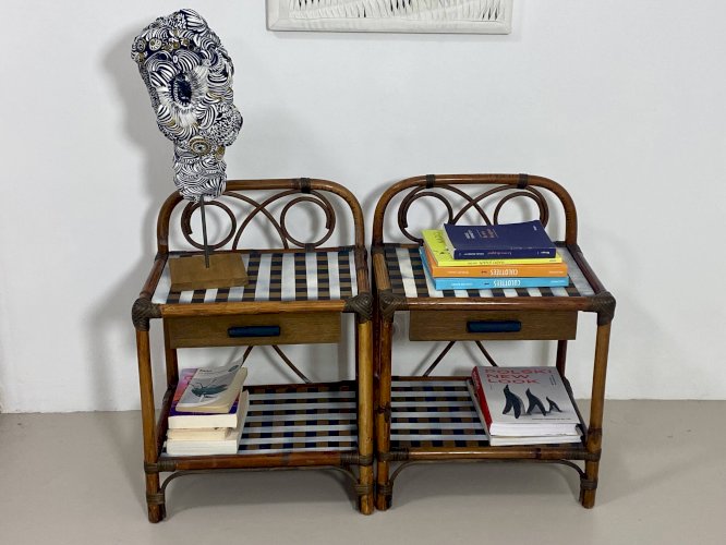 Paire de tables de chevet en rotin et damier noir et blanc, années 70