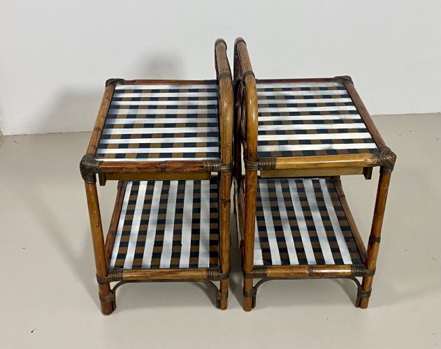 Paire de tables de chevet en rotin et damier noir et blanc, années 70