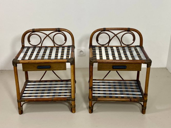 Paire de tables de chevet en rotin et damier noir et blanc, années 70