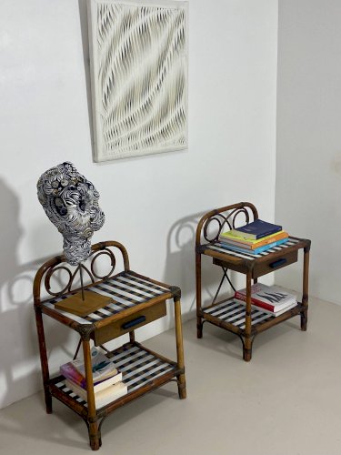Paire de tables de chevet en rotin et damier noir et blanc, années 70
