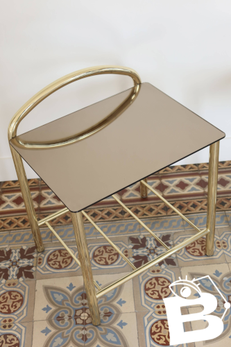 Paire de tables de chevet métal doré et plateau verre miroir