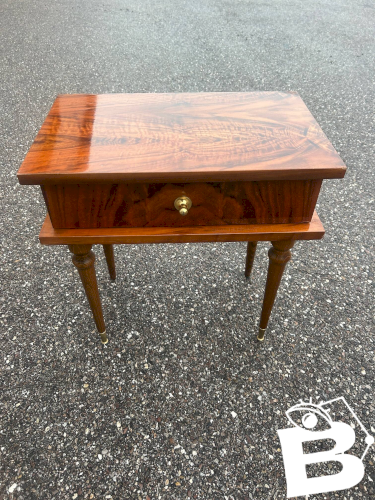 Paire de tables de chevets 1950